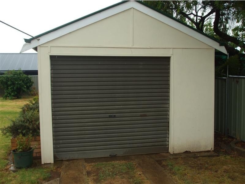 160 Capper Street, Tumut NSW 2720
