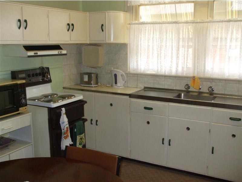 160 Capper Street, Tumut NSW 2720