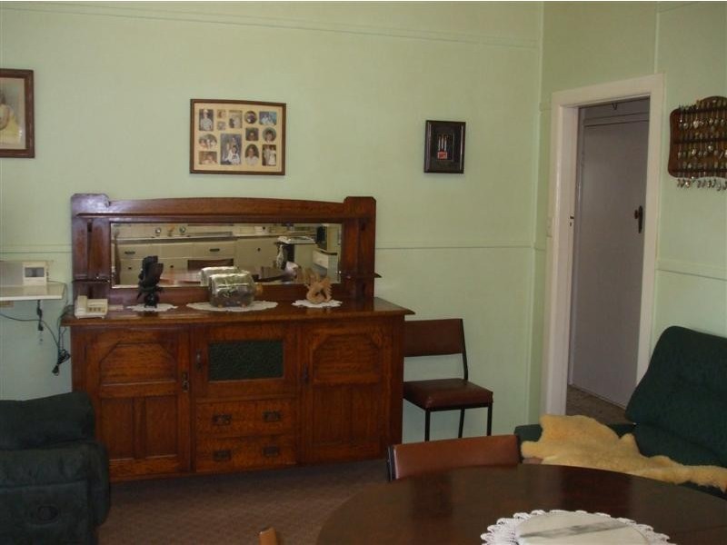 160 Capper Street, Tumut NSW 2720