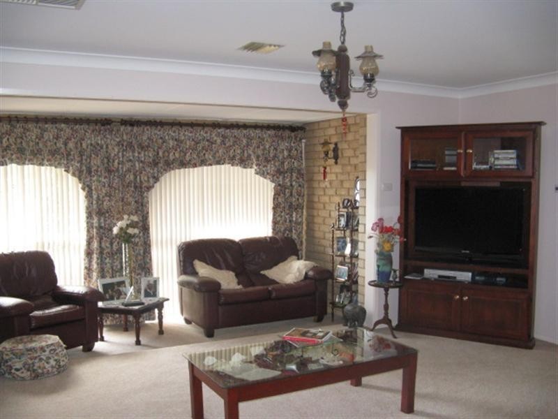 221 Capper Street, Tumut NSW 2720