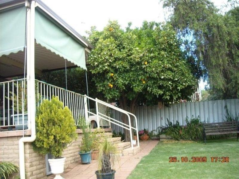 221 Capper Street, Tumut NSW 2720
