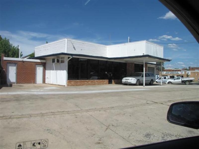 68 Capper Street, Tumut NSW 2720