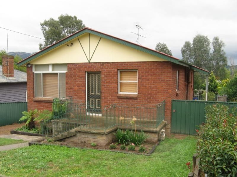 73 Clarke Street, Tumut NSW 2720
