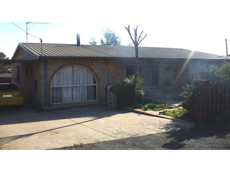 119 Broughton Street, Tumut NSW 2720