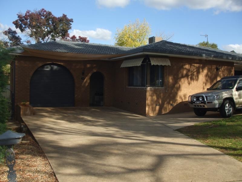 10 Anderson Place, Tumut NSW 2720
