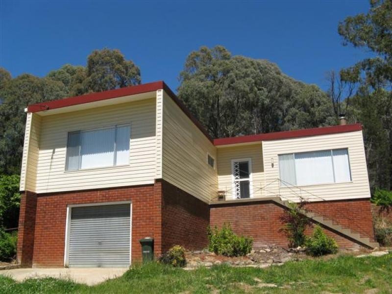 8 Eurabbie Street, Batlow NSW 2730