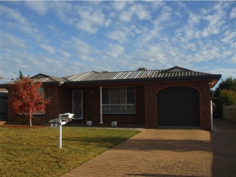 3 Hume Place, Tumut NSW 2720