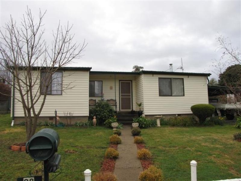 28 Cromwell Street, Adelong NSW 2729
