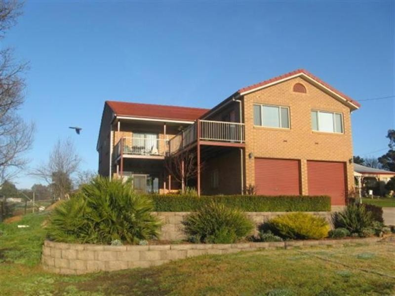 7 Clarence Street, Tumut NSW 2720