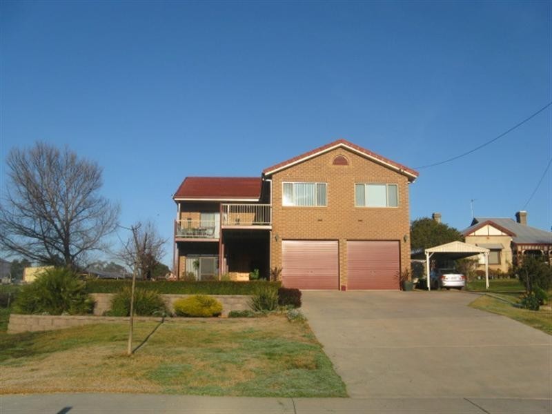 7 Clarence Street, Tumut NSW 2720