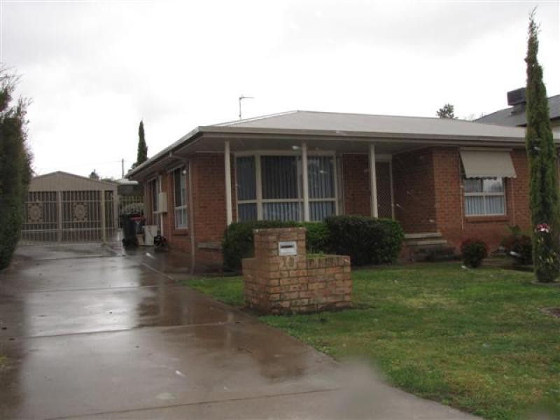 13 Martin Place, Tumut NSW 2720