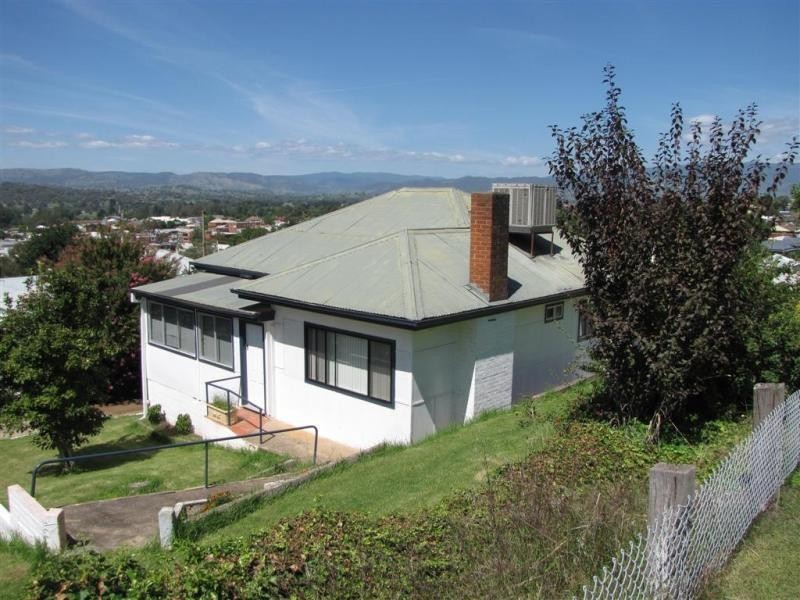 56 Carey Street, Tumut NSW 2720