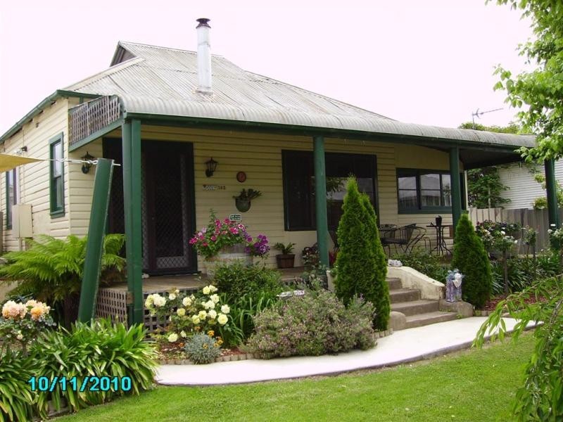 185 Capper St, Tumut NSW 2720