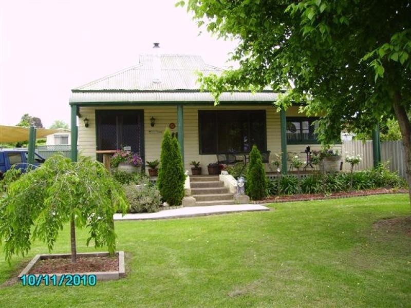 185 Capper St, Tumut NSW 2720