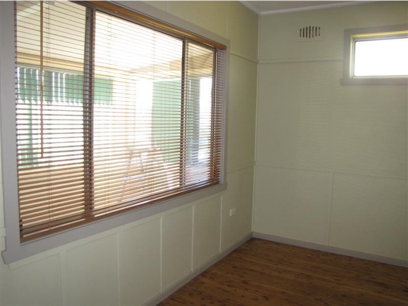 22 Clarke Street, Tumut NSW 2720