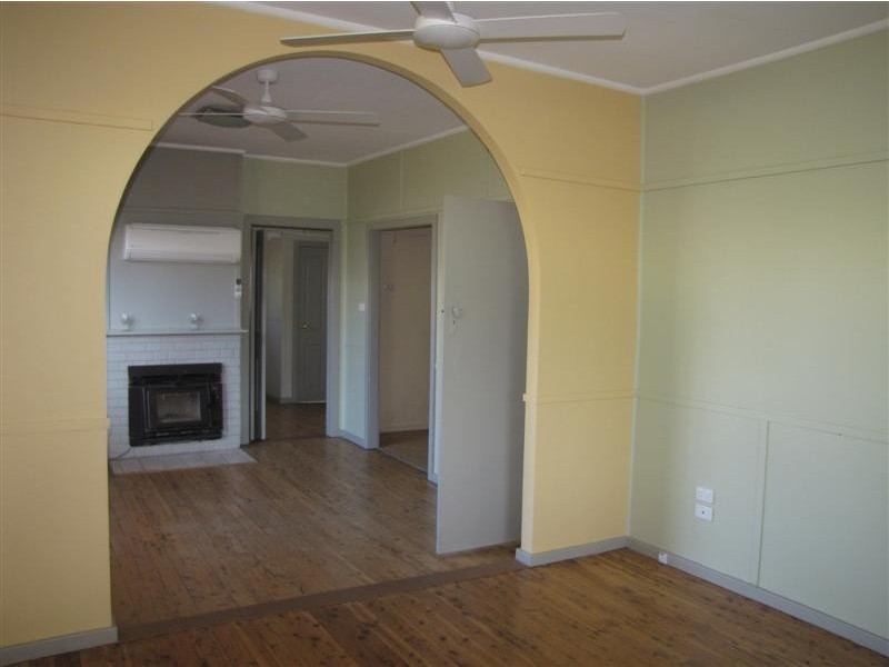 22 Clarke Street, Tumut NSW 2720