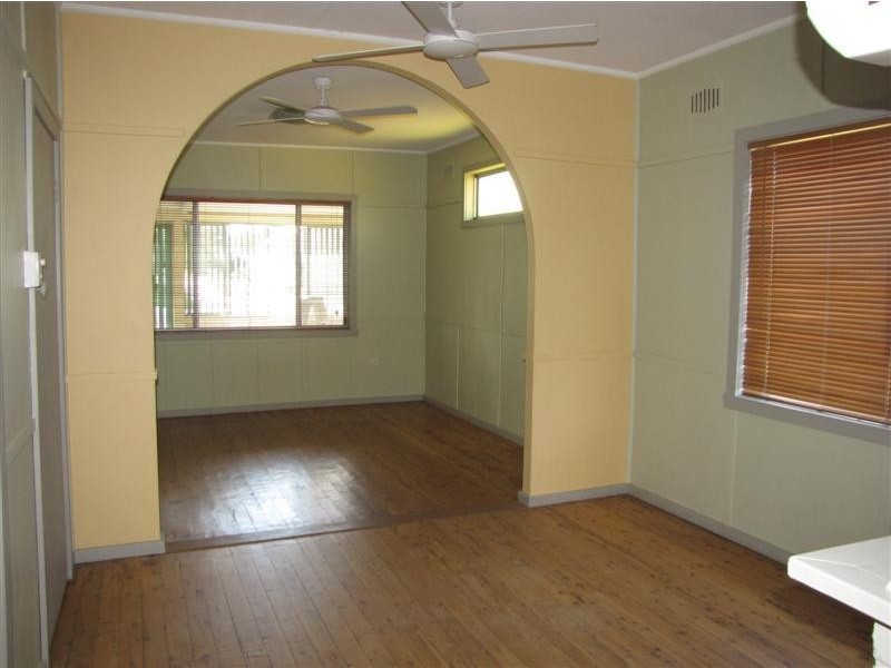 22 Clarke Street, Tumut NSW 2720