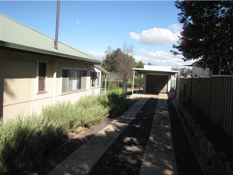 22 Clarke Street, Tumut NSW 2720