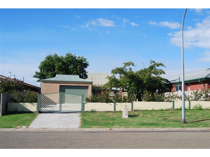 28 Bottlebrush Drive, Tumut NSW 2720