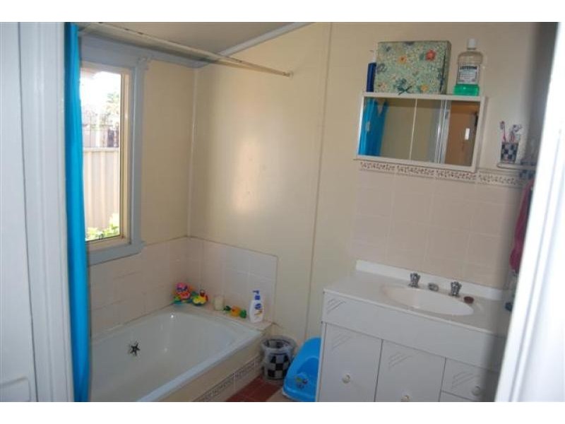 28 Bottlebrush Drive, Tumut NSW 2720