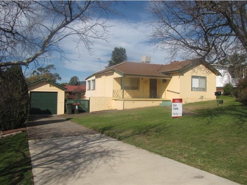 80 broughton street, Tumut NSW 2720