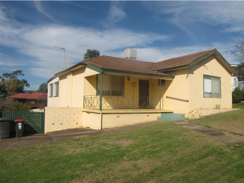 80 broughton street, Tumut NSW 2720