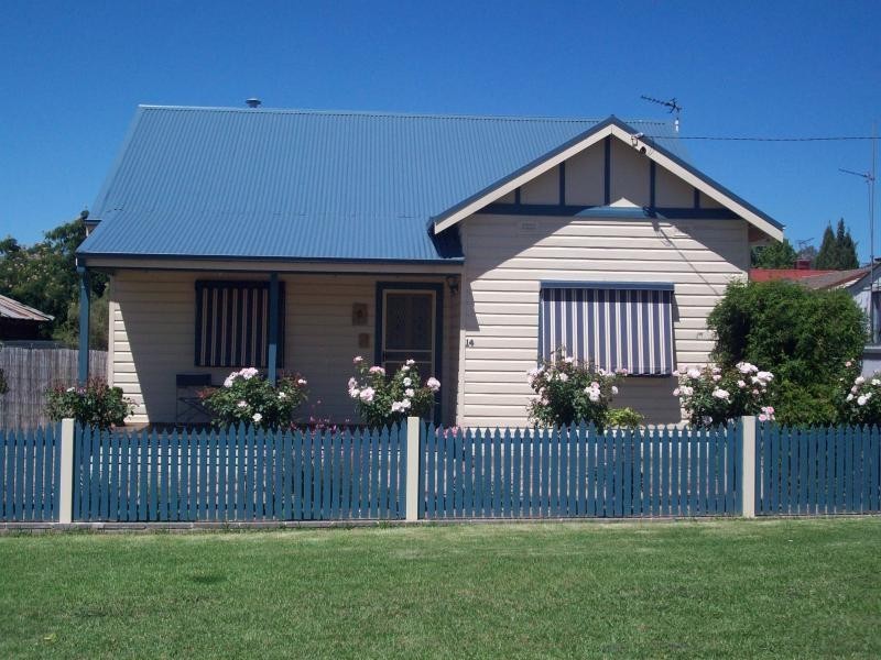 14 Howick Street, Tumut NSW 2720