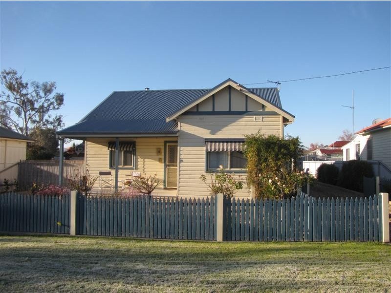14 Howick Street, Tumut NSW 2720