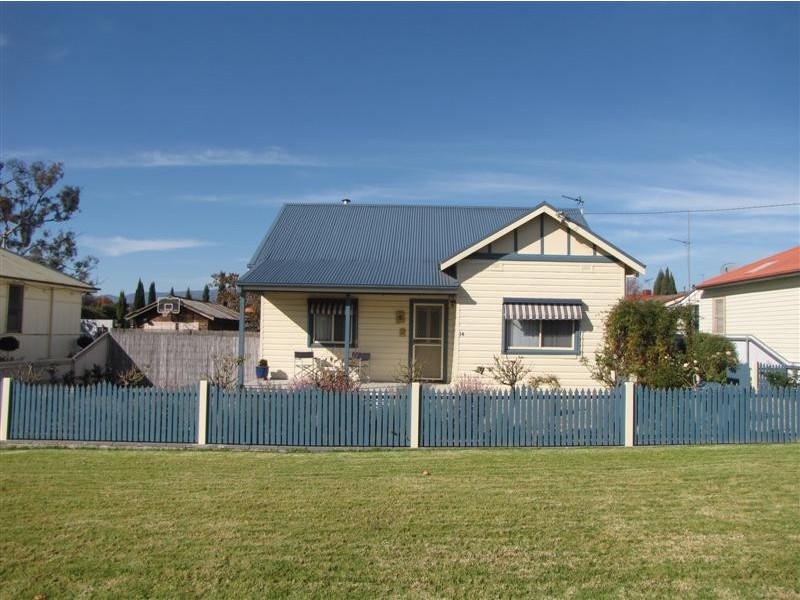 14 Howick Street, Tumut NSW 2720