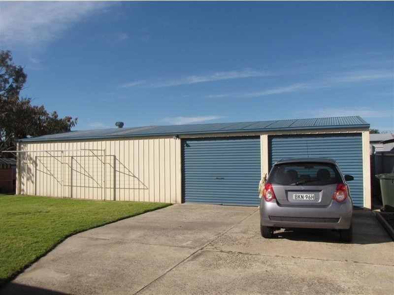 14 Howick Street, Tumut NSW 2720