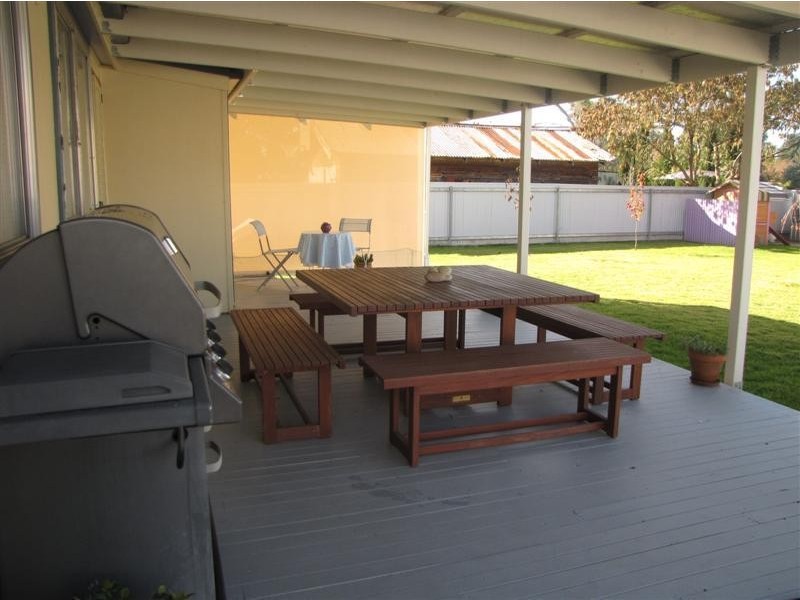 14 Howick Street, Tumut NSW 2720