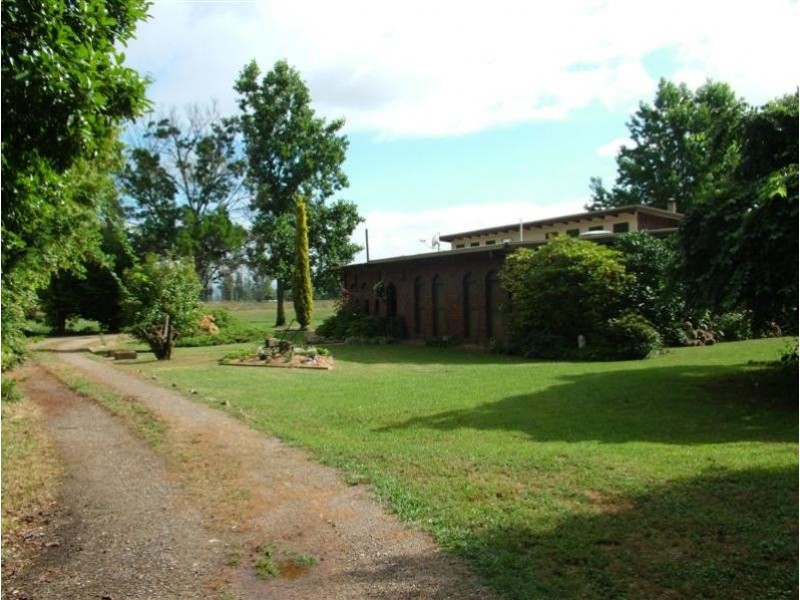 113 West Blowering Road, Tumut NSW 2720