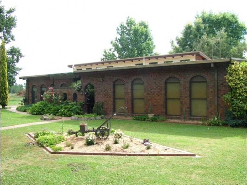 113 West Blowering Road, Tumut NSW 2720