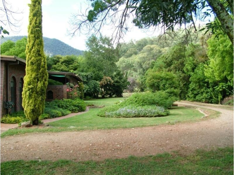 113 West Blowering Road, Tumut NSW 2720