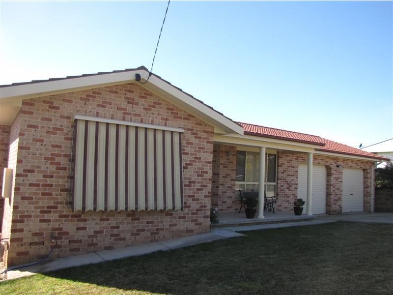 18 Lockhart Street, Adelong NSW 2729