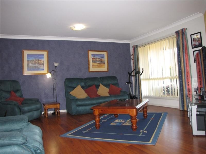 18 Lockhart Street, Adelong NSW 2729