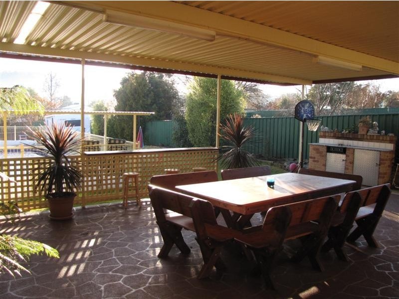 18 Lockhart Street, Adelong NSW 2729