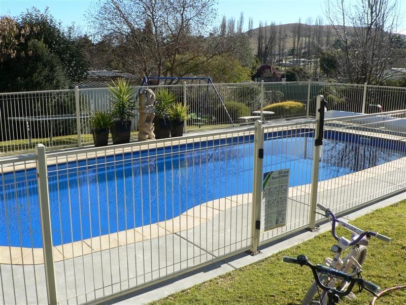 18 Lockhart Street, Adelong NSW 2729