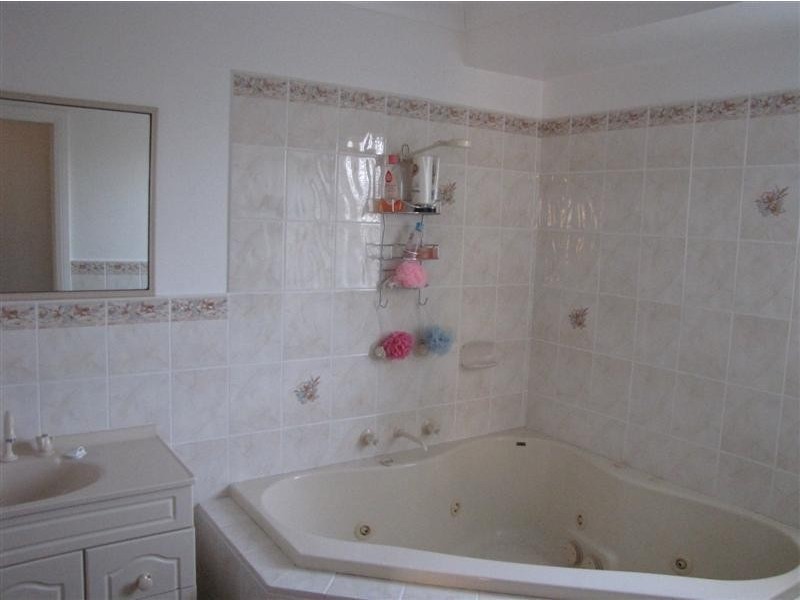 18 Lockhart Street, Adelong NSW 2729