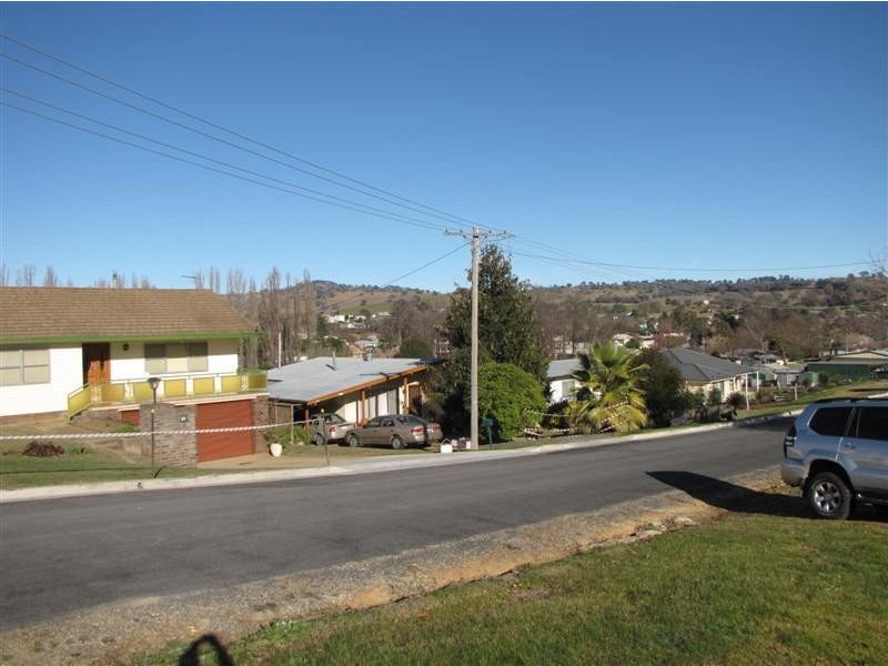 36 Corralyn Avenue, Batlow NSW 2730