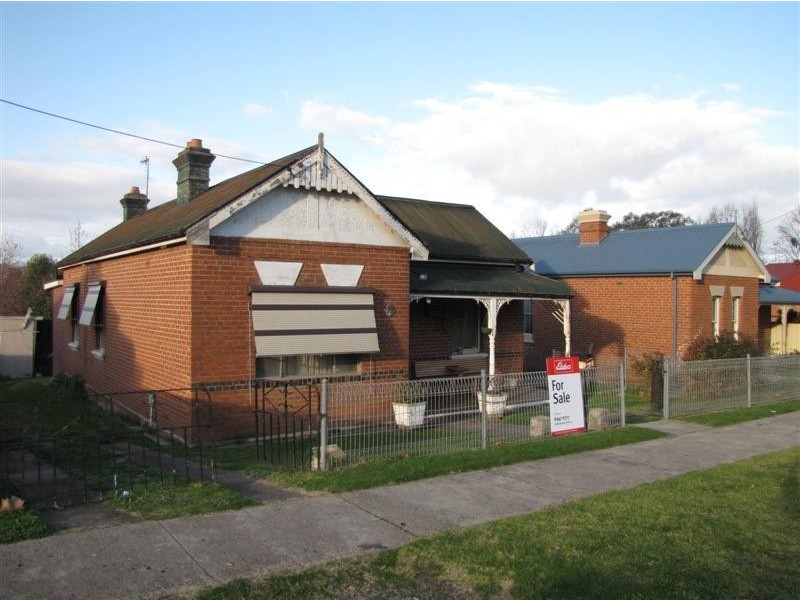 72 Russell Street, Tumut NSW 2720