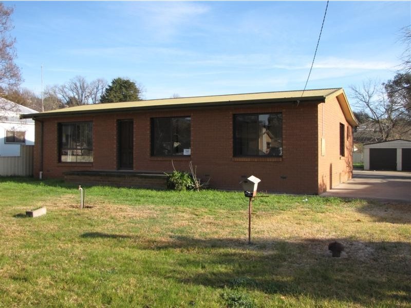 51 Herbert Street, Tumut NSW 2720