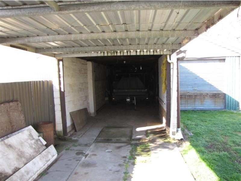 16 Carey Street, Tumut NSW 2720