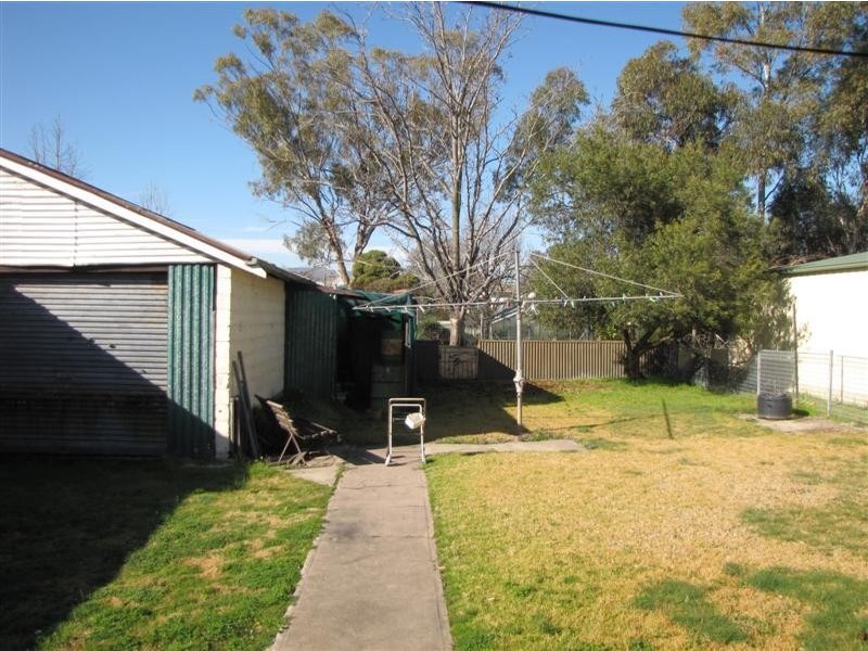 16 Carey Street, Tumut NSW 2720