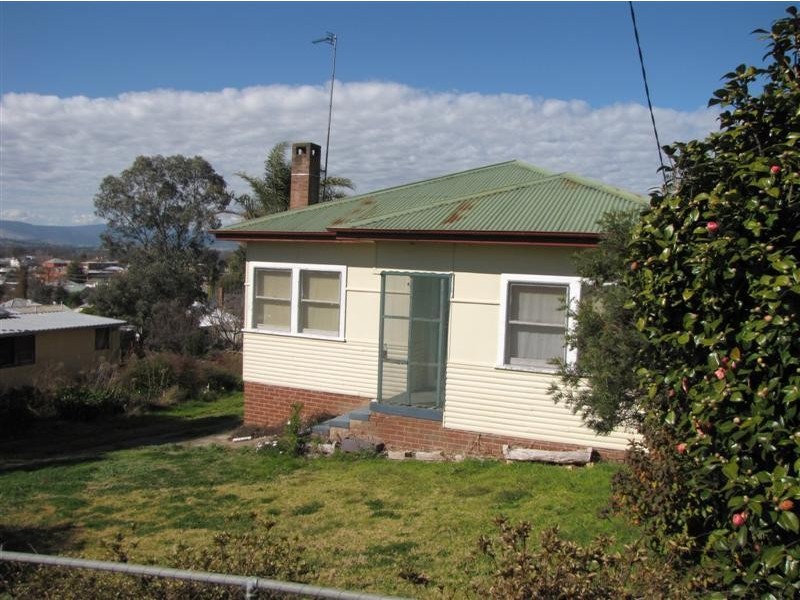 44 Carey Street, Tumut NSW 2720