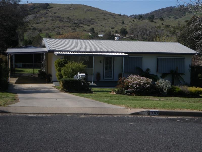 104 Lockhart Street, Adelong NSW 2729