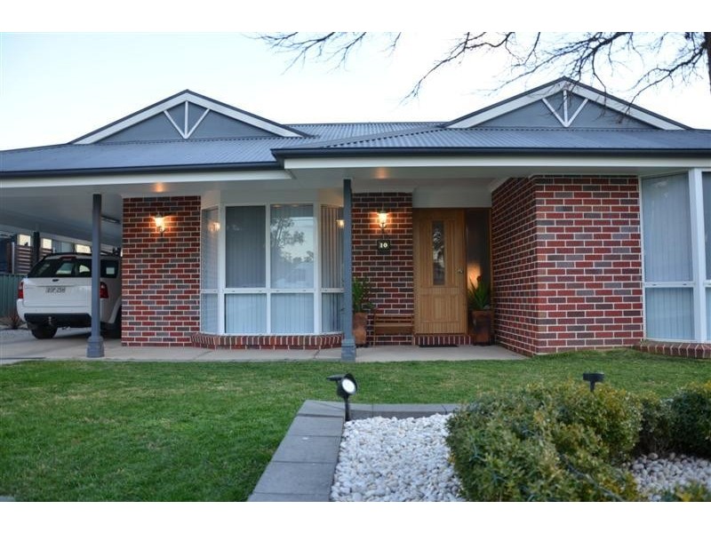 10 Fairway Drive, Tumut NSW 2720