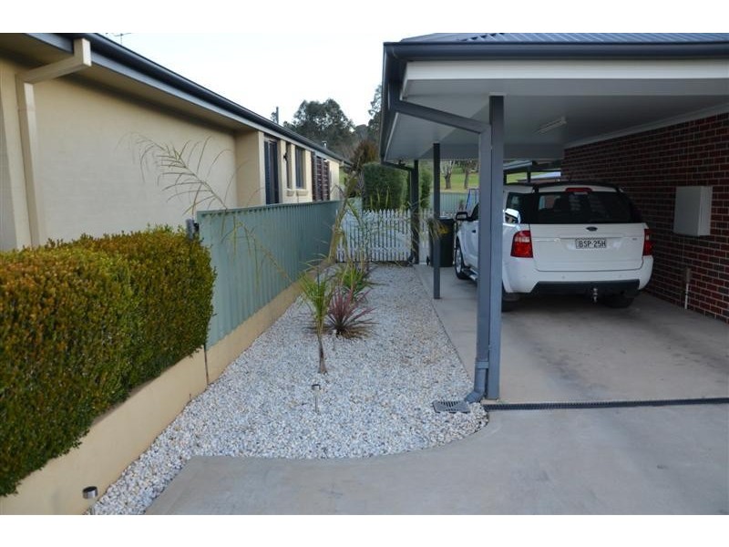 10 Fairway Drive, Tumut NSW 2720