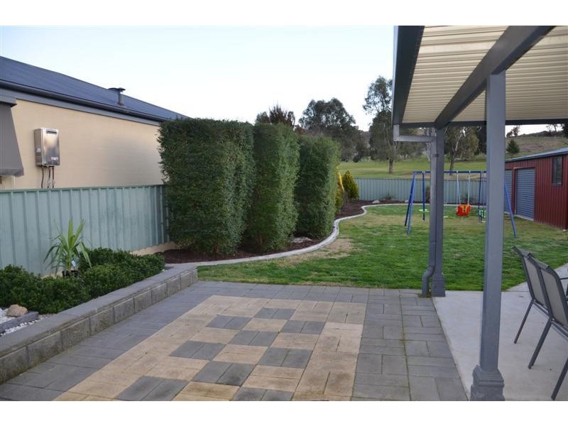 10 Fairway Drive, Tumut NSW 2720