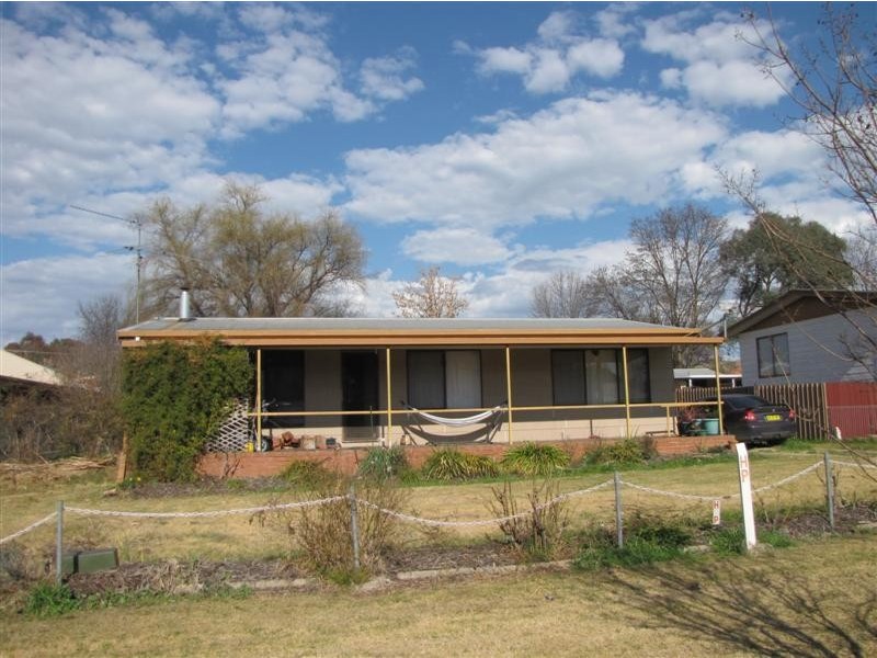 77 Lockhart Street, Adelong NSW 2729